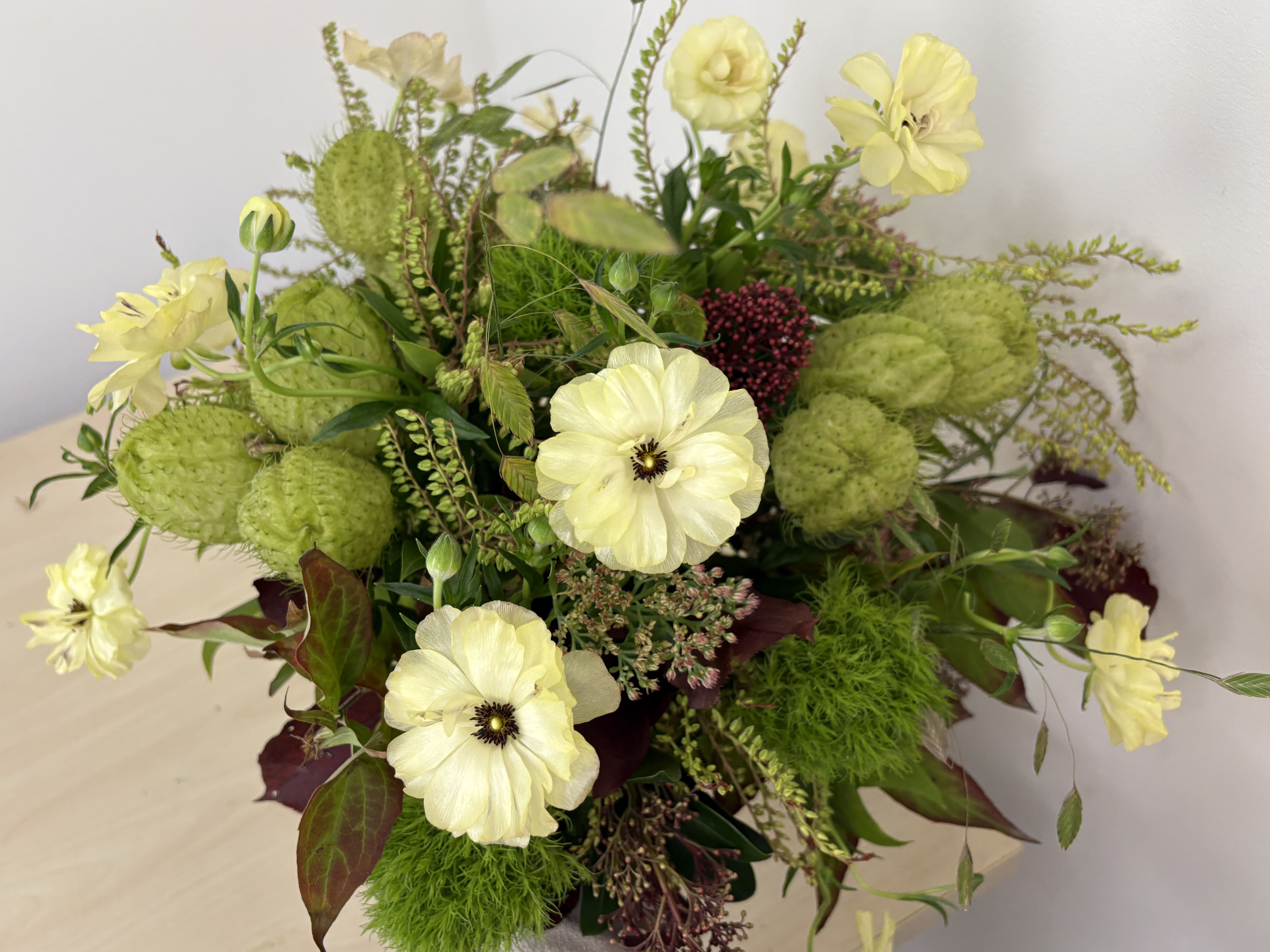 [UPDATE: Description of minimalist floral design photo]